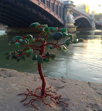 Artisants colombiens travaillants avec la marque de Bijoux ethnique Bachué