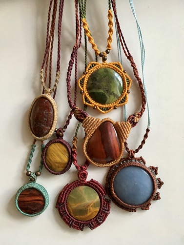 Artisants colombiens travaillants avec la marque de Bijoux ethnique Bachué Artisants colombiens travaillants avec la marque de Bijoux ethnique Bachué