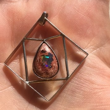 Artisants colombiens travaillants avec la marque de Bijoux ethnique Bachué